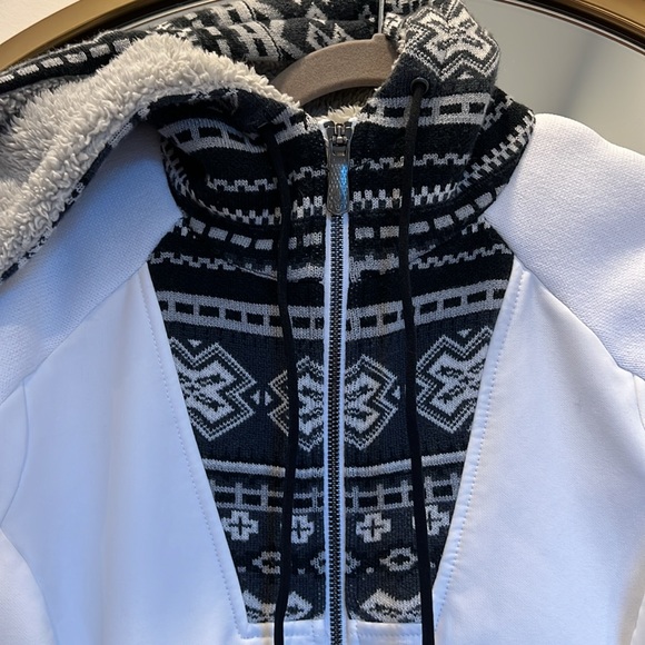 White Spyder coat - Picture 2 of 14